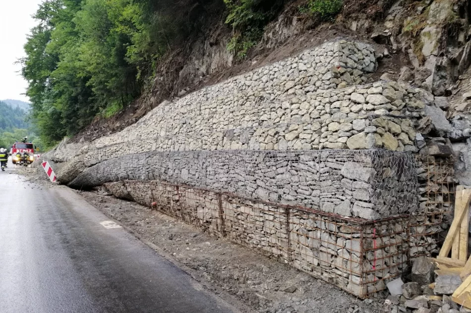 Nowy mur oporowy osunął się na jezdnię - zdjęcie 5