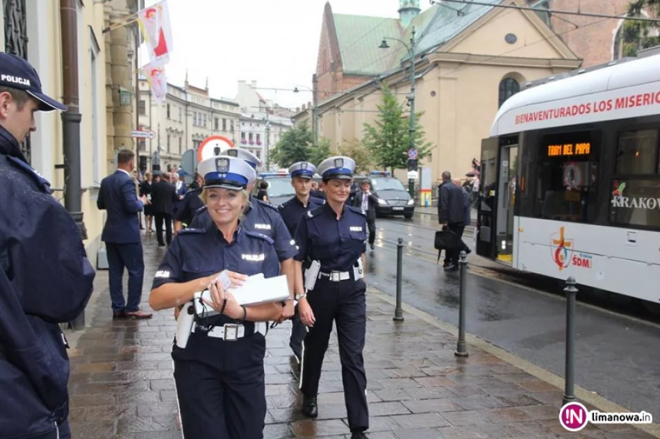 Pielgrzymi wdzięczni policjantom. Z Limanowszczyzny 150 funkcjonariuszy na ŚDM - zdjęcie 2