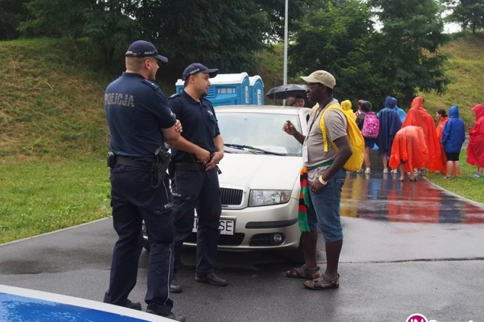 Pielgrzymi wdzięczni policjantom. Z Limanowszczyzny 150 funkcjonariuszy na ŚDM - zdjęcie 3
