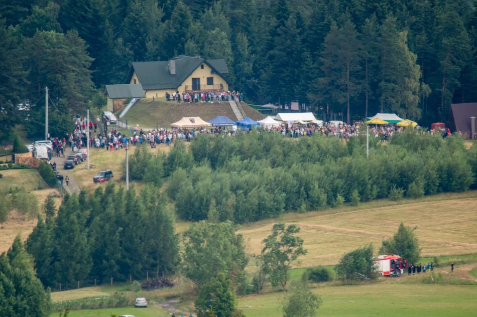 Ciemne chmury nie odstraszyły 700 gości i dwóch statków powietrznych - zdjęcie 2