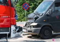 Kolizja samochodów dostawczych - zdjęcie główne