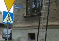 Nowy Sącz: dziecko było w oknie na drugim piętrze. Matka spała w pokoju obok - zdjęcie główne