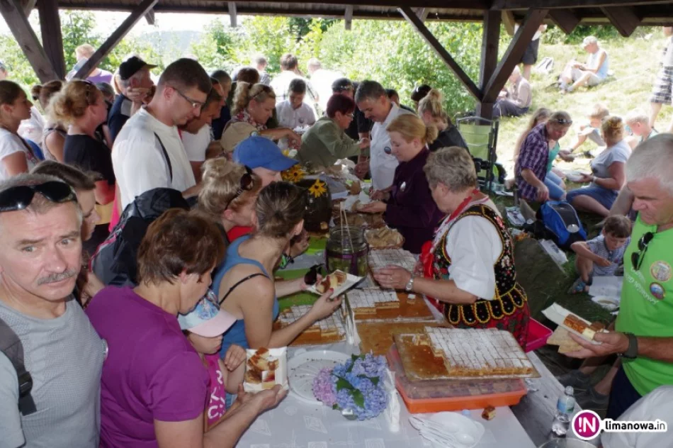 Turyści dopisali podczas niedzielnej wędrówki - zdjęcie 2