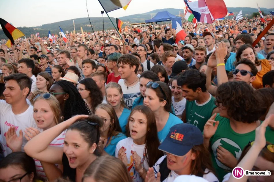 Wszyscy uczestnicy Tygodnia Misyjnego modlili się przy Papieskim Ołtarzu (wideo) - zdjęcie 4