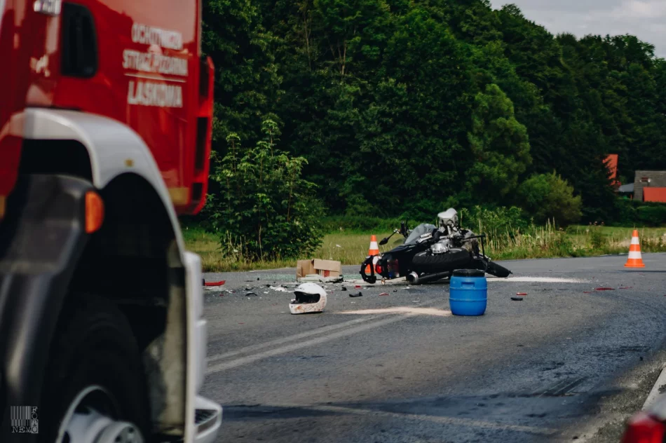 Ciężkie obrażenia motocyklisty, kierowcy Opla zatrzymano prawo jazdy - zdjęcie 4