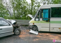 25-letnia sprawczyni kolizji została w szpitalu, pasażerowie busa wypisani - zdjęcie główne