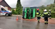 Samochód dostawczy uderzył w dom. Dwie osoby poszkodowane - zdjęcie 2