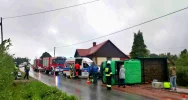 Samochód dostawczy uderzył w dom. Dwie osoby poszkodowane - zdjęcie 3