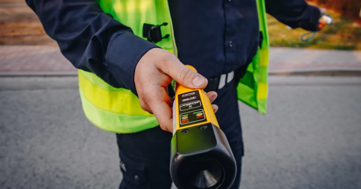 ​ Nietrzeźwy kierowca bez uprawnień zatrzymany przez policję