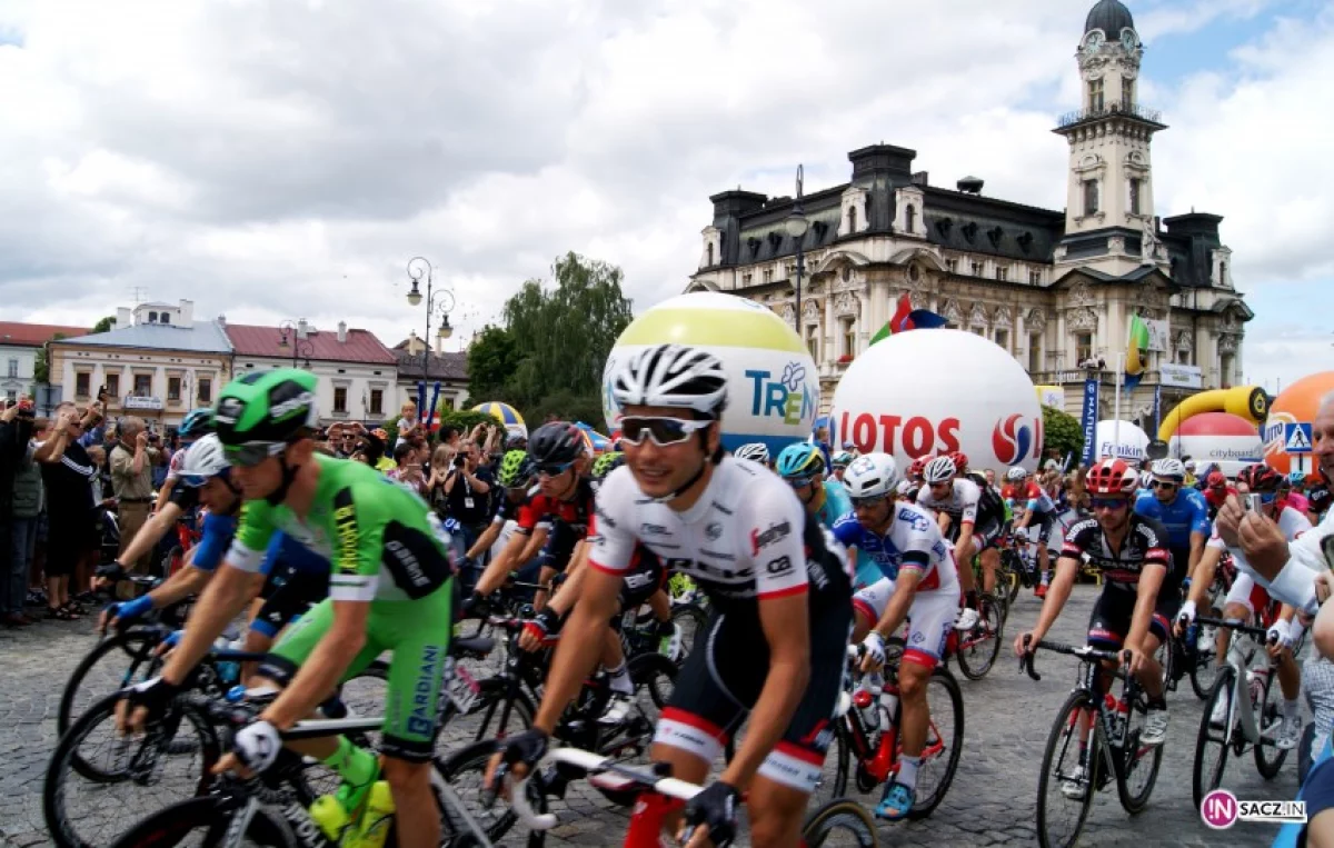 Kolarze Tour de Pologne pożegnali Nowy Sącz! Start z nowosądeckiego Rynku w kierunku Rzeszowa