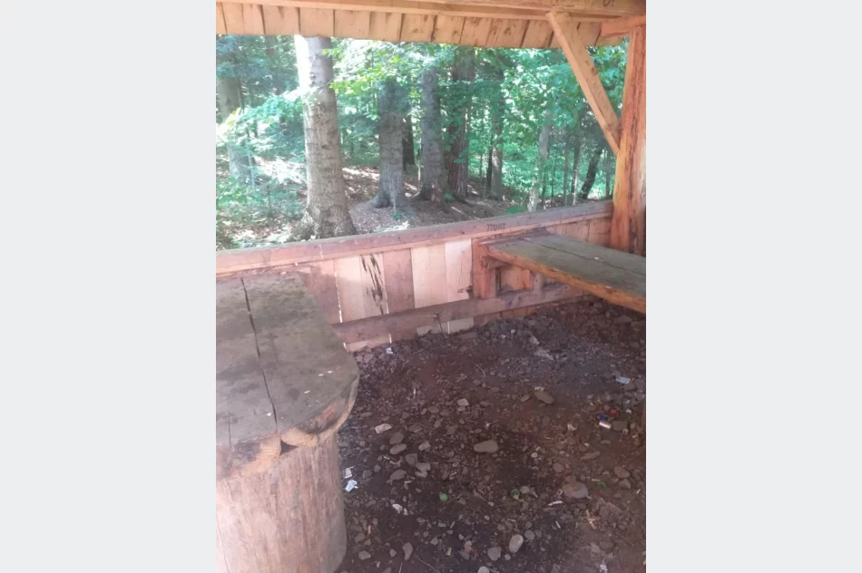 Strzelcy wyremontowali zniszczoną wiatę turystyczną - zdjęcie 3