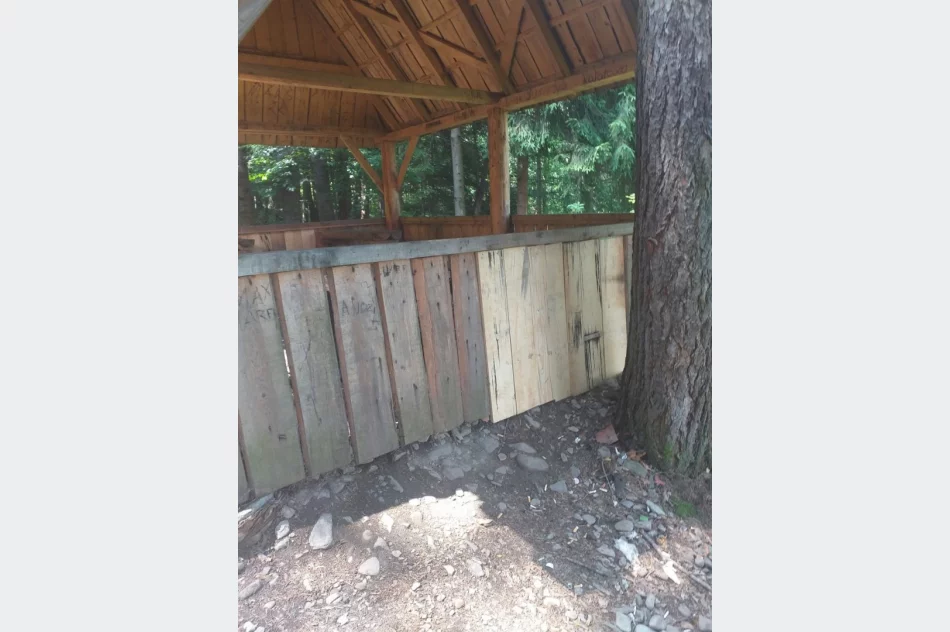 Strzelcy wyremontowali zniszczoną wiatę turystyczną - zdjęcie 4