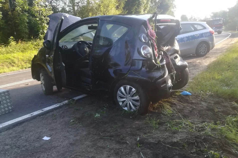 Zderzenie samochodów, jedna osoba trafiła do szpitala - zdjęcie 3