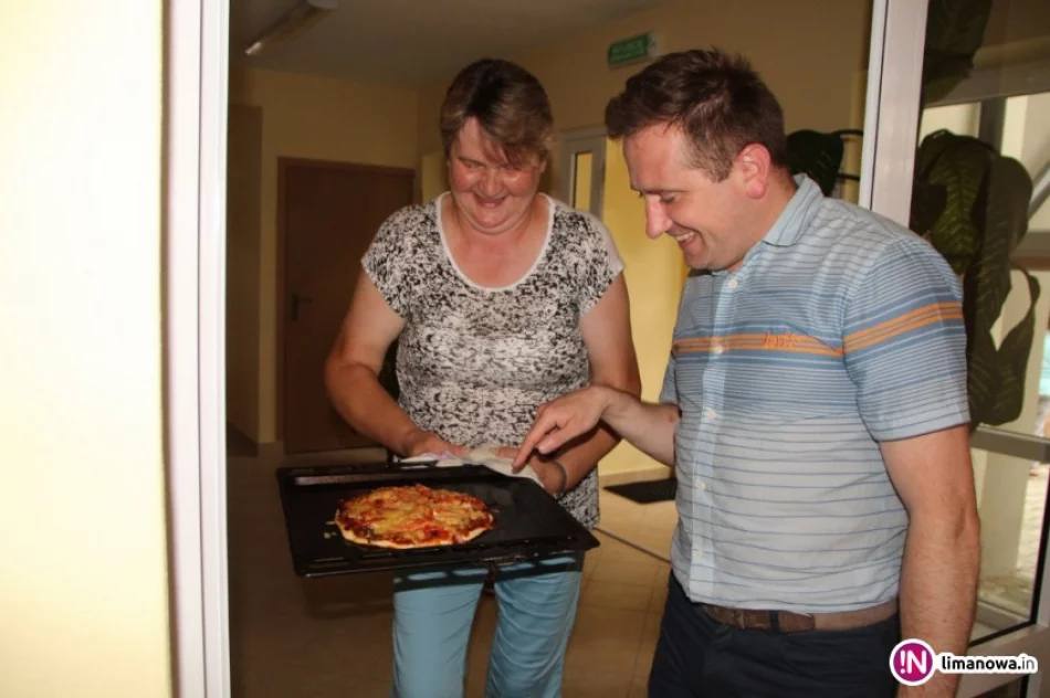 Świetlica w kulinarnej odsłonie. 40 dzieci piekło pizzę - zdjęcie 2