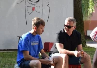 Starosądeckiego szlaku Andrusa ciąg dalszy: podobizna satyryka na Osiedlu Słonecznym - zdjęcie główne