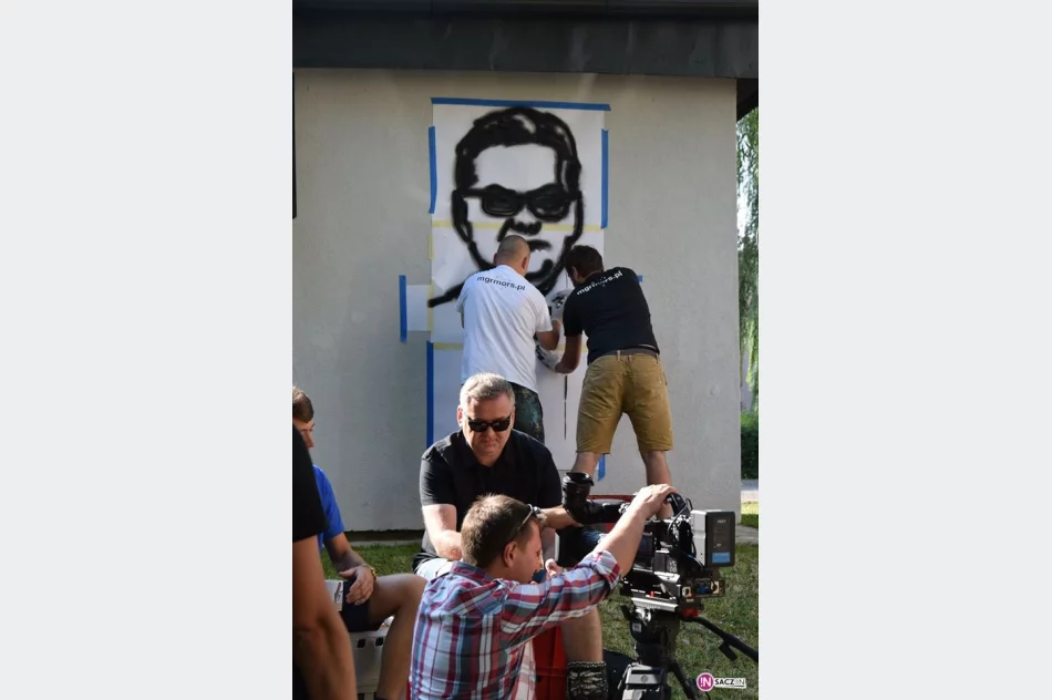 Starosądeckiego szlaku Andrusa ciąg dalszy: podobizna satyryka na Osiedlu Słonecznym - zdjęcie 2