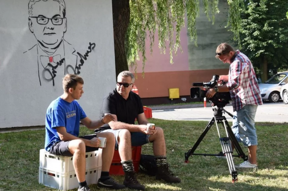 Starosądeckiego szlaku Andrusa ciąg dalszy: podobizna satyryka na Osiedlu Słonecznym - zdjęcie 3