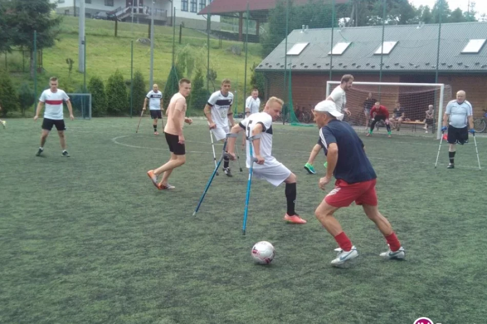 Młodzież podziwiała umiejętności zawodników drużyny Amp futbolu - zdjęcie 2