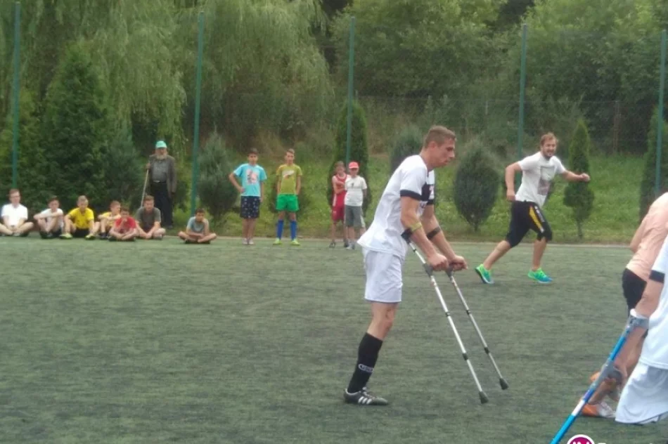 Młodzież podziwiała umiejętności zawodników drużyny Amp futbolu - zdjęcie 3