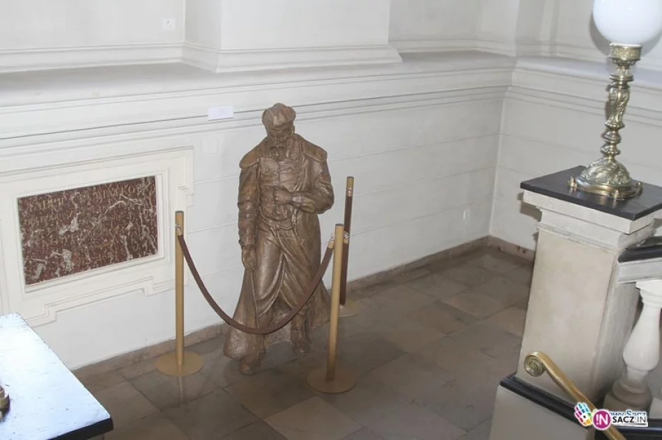 Sędziwój stoi w ratuszu. Magistrat nawiedzi duch słynnego alchemika? - zdjęcie 2