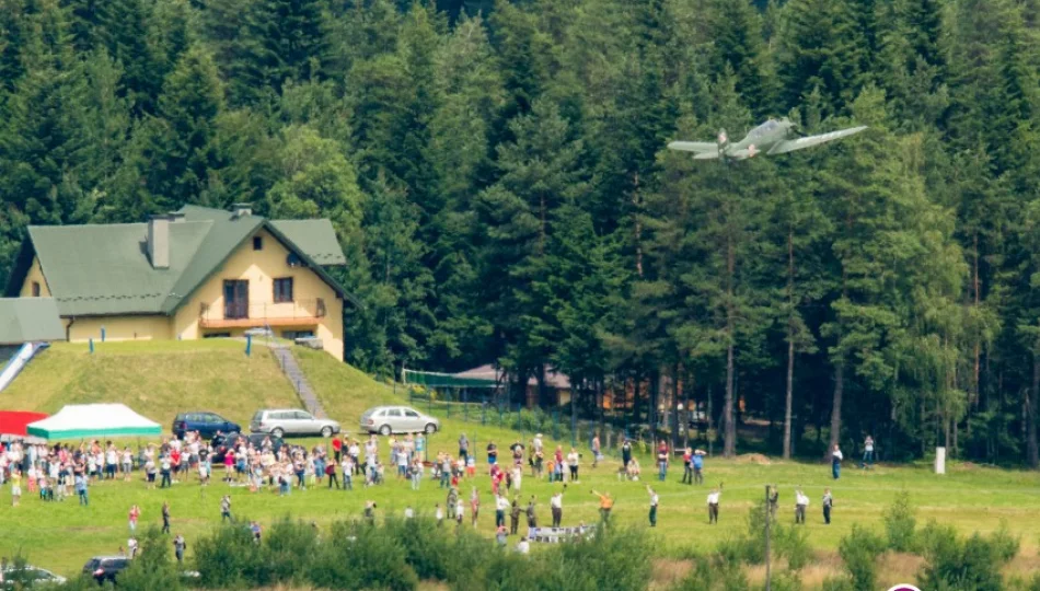 Historia ożywiona na Dzielcu - rekonstrukcja alianckich zrzutów - zdjęcie 1