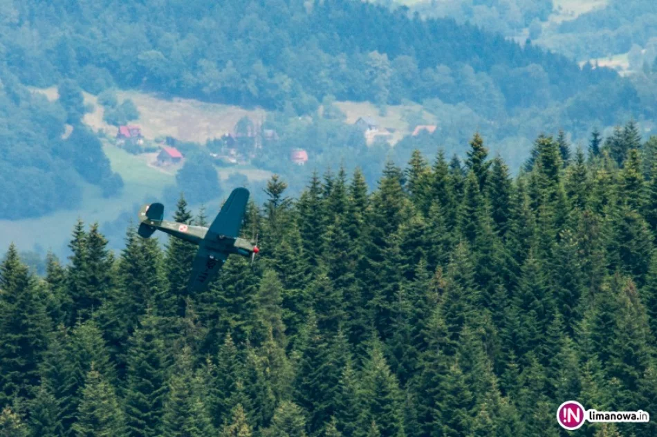 Historia ożywiona na Dzielcu - rekonstrukcja alianckich zrzutów - zdjęcie 3