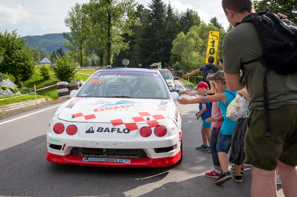 Dwa dni zmagań najlepszych kierowców na trasie Wyścigu Górskiego - Przełęcz pod Ostrą - zdjęcie 6