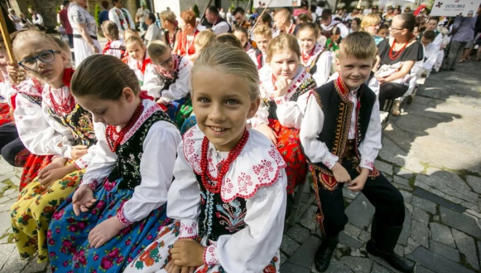 Ulicami Nowego Sącza przeszedł kolorowy korowód. Ruszyło 24. Święto Dzieci Gór! - zdjęcie 1