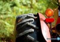 Przygnieciony przez ciągnik 55-latek miał prawie 2 promile - zdjęcie główne