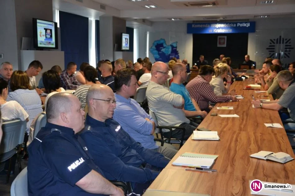 Policjanci szkolą wolontariuszy - zdjęcie 4