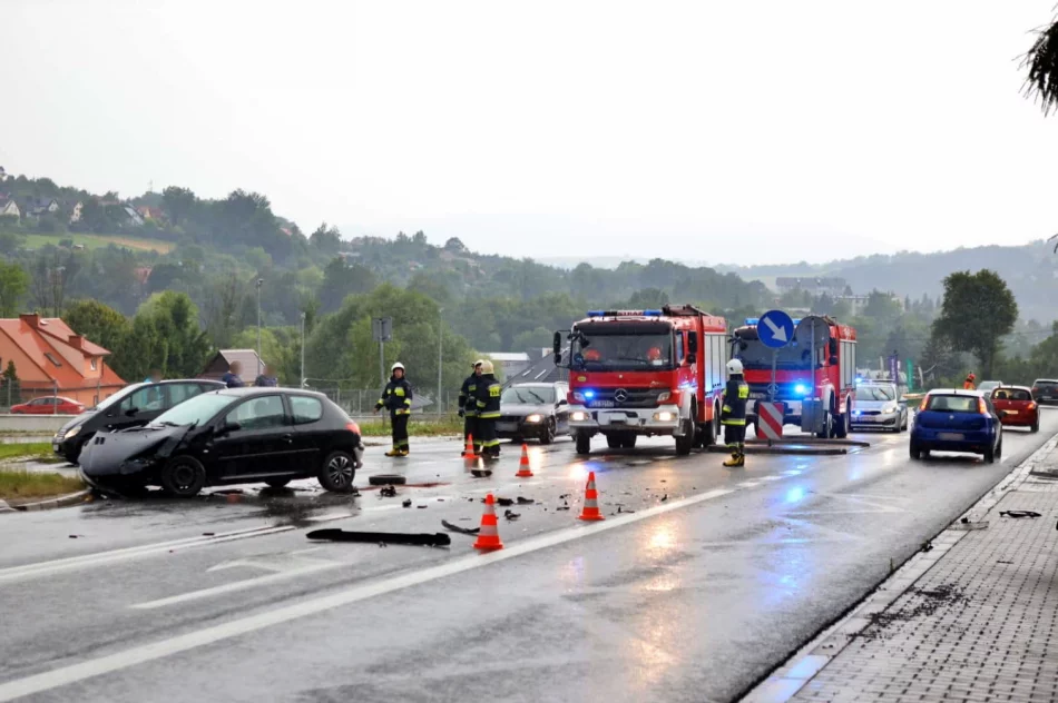 Peugeot zderzył się z Fiatem. Sprawca kolizji ukarany mandatem - zdjęcie 2