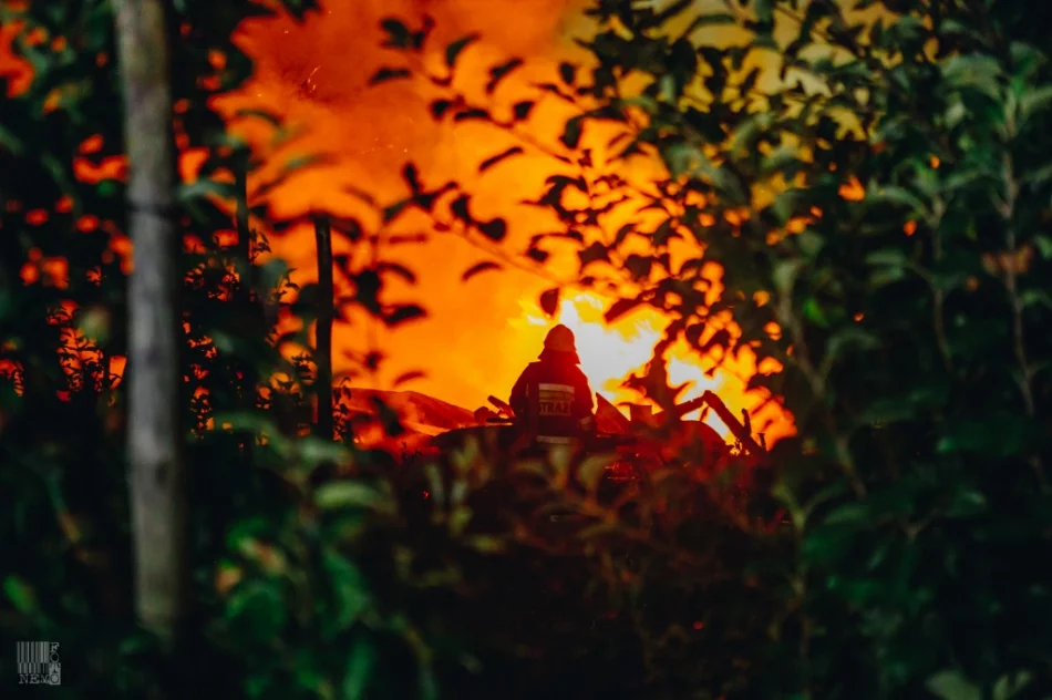 114 strażaków gasiło pożar budynku. Straty opiewają na 580 tys. zł - zdjęcie 3