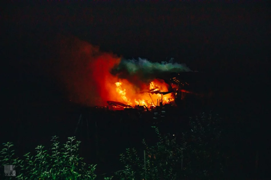 114 strażaków gasiło pożar budynku. Straty opiewają na 580 tys. zł - zdjęcie 4