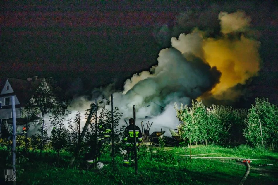 114 strażaków gasiło pożar budynku. Straty opiewają na 580 tys. zł - zdjęcie 8