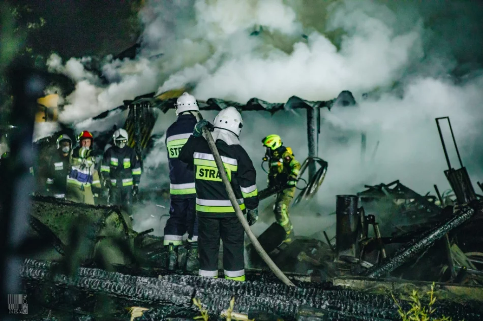 114 strażaków gasiło pożar budynku. Straty opiewają na 580 tys. zł - zdjęcie 10
