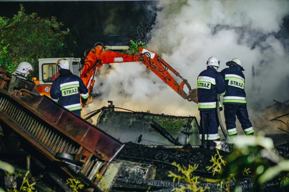 114 strażaków gasiło pożar budynku. Straty opiewają na 580 tys. zł - zdjęcie 11