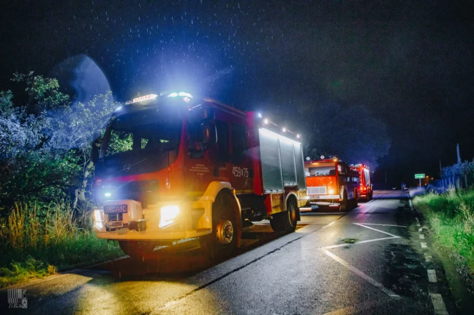 114 strażaków gasiło pożar budynku. Straty opiewają na 580 tys. zł - zdjęcie 12