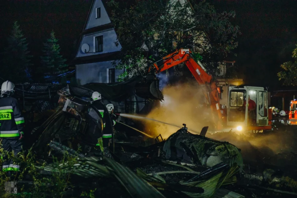 114 strażaków gasiło pożar budynku. Straty opiewają na 580 tys. zł - zdjęcie 17