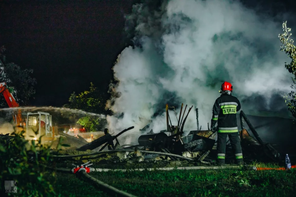 114 strażaków gasiło pożar budynku. Straty opiewają na 580 tys. zł - zdjęcie 18