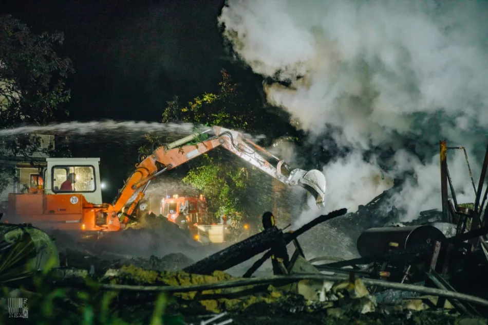 114 strażaków gasiło pożar budynku. Straty opiewają na 580 tys. zł - zdjęcie 19