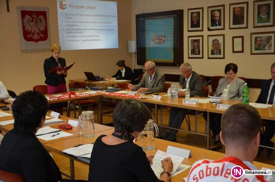 Uczniowie nagrodzeni za swoje osiągnięcia - zdjęcie 2