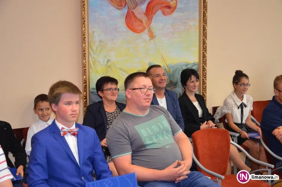Uczniowie nagrodzeni za swoje osiągnięcia - zdjęcie 4