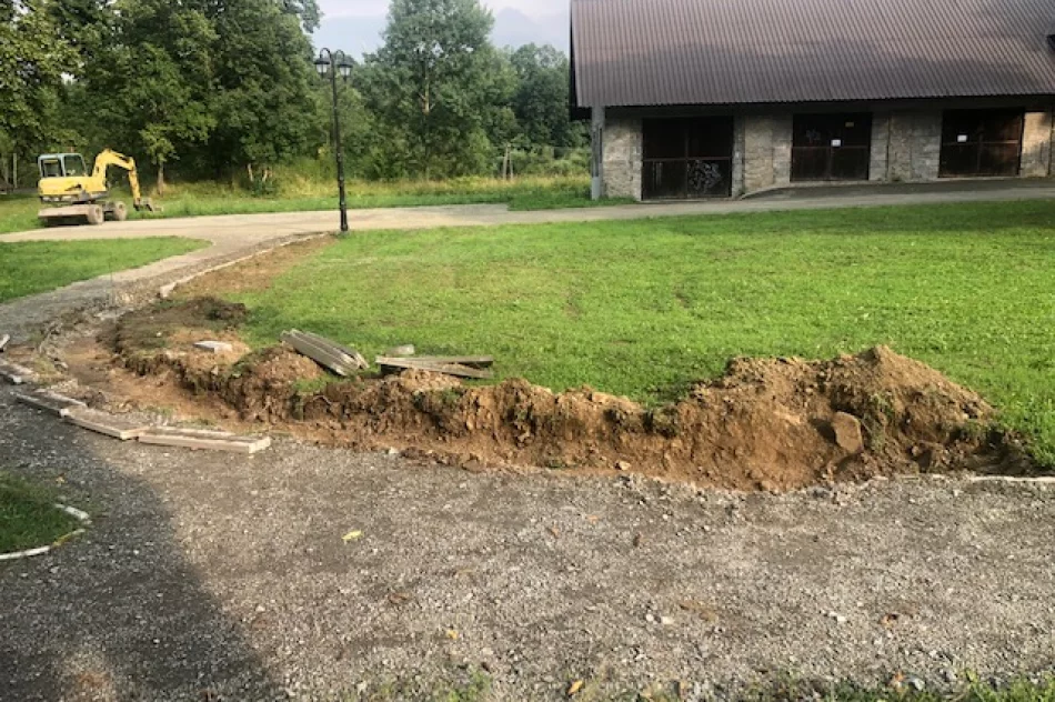 Odebrana i rozliczona inwestycja jest właśnie poprawiana. Alejki węższe, niż zakładał projekt - zdjęcie 2