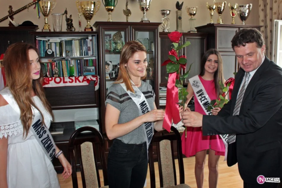 Najpiękniejsze dziewczyny Sądecczyzny u burmistrza Dariusza Reśki - zdjęcie 2