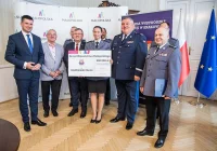 Smartfon dla małopolskiego dzielnicowego. "Nie będzie gadżetem, ale ważnym narzędziem pracy policjanta" - zdjęcie główne