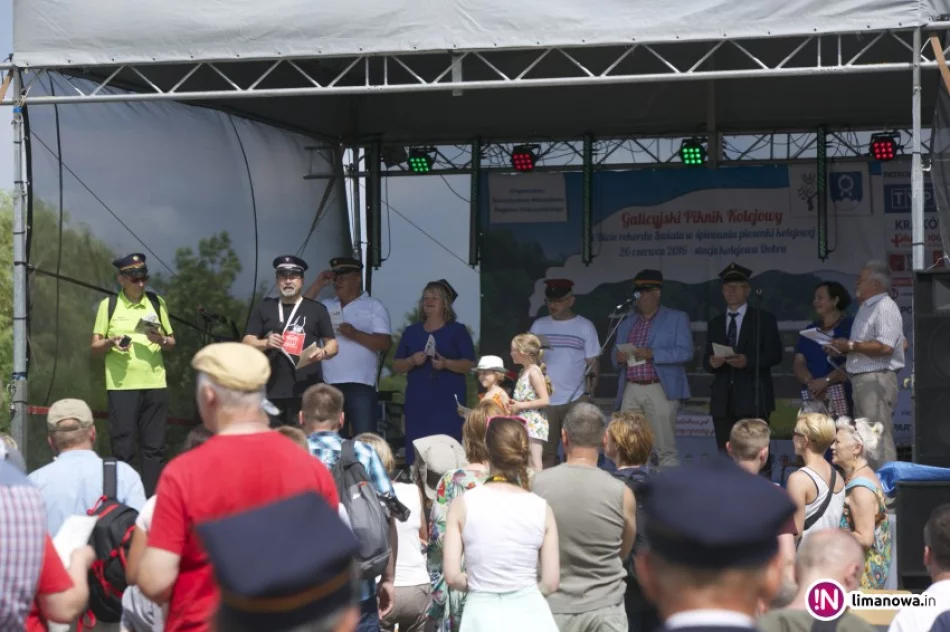 Rozśpiewany Galicyjski Piknik Kolejowy. Tłumy na stacji i pobity rekord (wideo) - zdjęcie 2