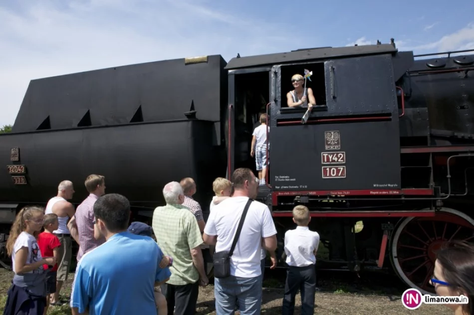 Rozśpiewany Galicyjski Piknik Kolejowy. Tłumy na stacji i pobity rekord (wideo) - zdjęcie 4