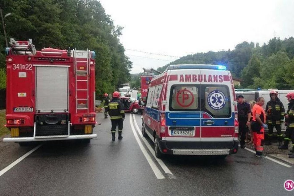 Nowy Sącz: wypadek na Barskiej. Trzy osoby w szpitalu! - zdjęcie 2