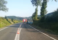 Nad ranem na "krajówce" dachowało Renault. Trzy osoby trafiły do szpitala - zdjęcie główne