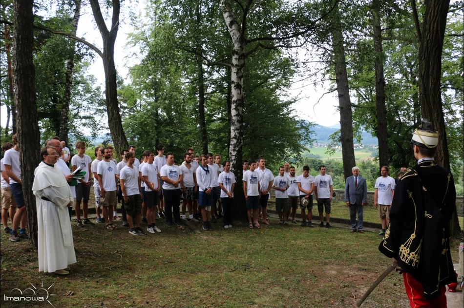 WĘGIERSCY PIELGRZYMI UCZCILI PAMIĘĆ POLEGŁYCH NA JABŁOŃCU - zdjęcie 2